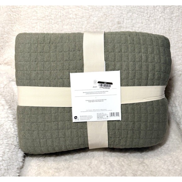 Full/Queen Jersey Quilt Dark Olive Green - Threshold Bedding NEW - Picture 6 of 6